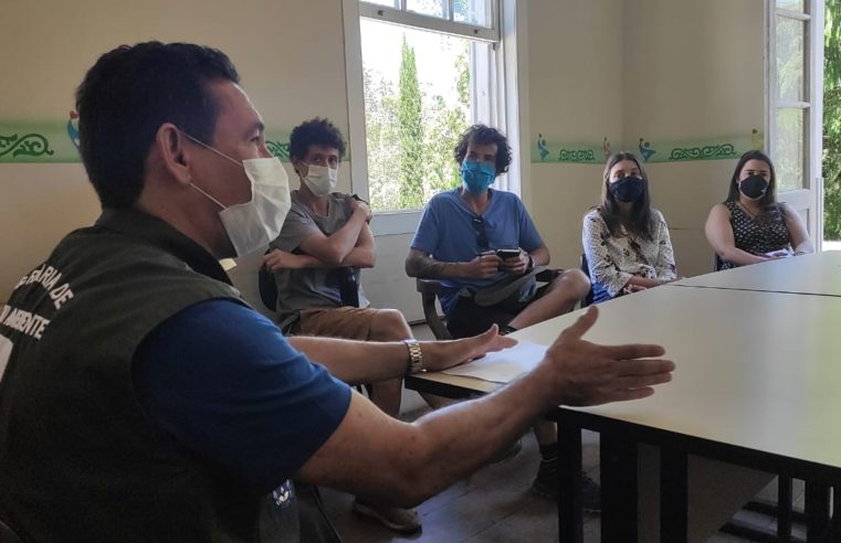 Governo municipal fará nesta semana uma homenagem às vítimas da covid-19 na cidade, plantando mudas de árvores para cada morador de Petrópolis que não resistiu à doença. A iniciativa, da Secretaria de Meio Ambiente, contará com o apoio de integrantes do projeto Cílios D’Água, criado por um grupo de petropolitanos para ajudar no reflorestamento de rios e lagos do município.