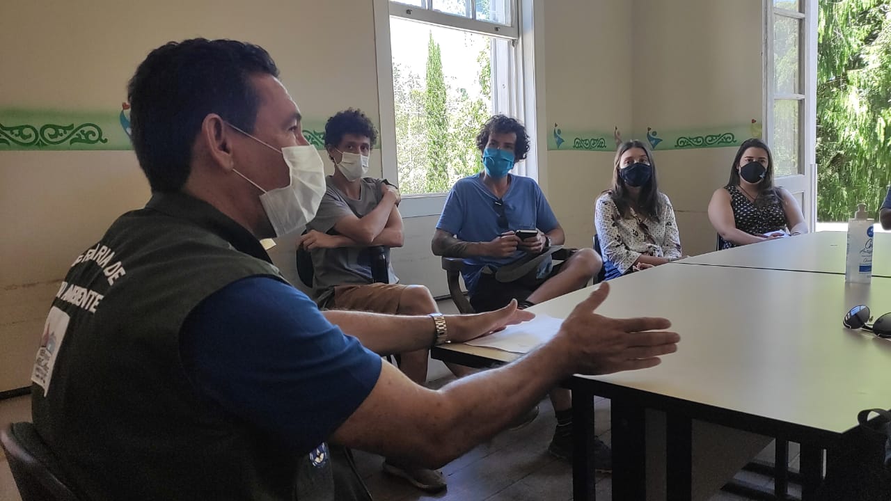 Governo municipal fará nesta semana uma homenagem às vítimas da covid-19 na cidade, plantando mudas de árvores para cada morador de Petrópolis que não resistiu à doença. A iniciativa, da Secretaria de Meio Ambiente, contará com o apoio de integrantes do projeto Cílios D’Água, criado por um grupo de petropolitanos para ajudar no reflorestamento de rios e lagos do município.