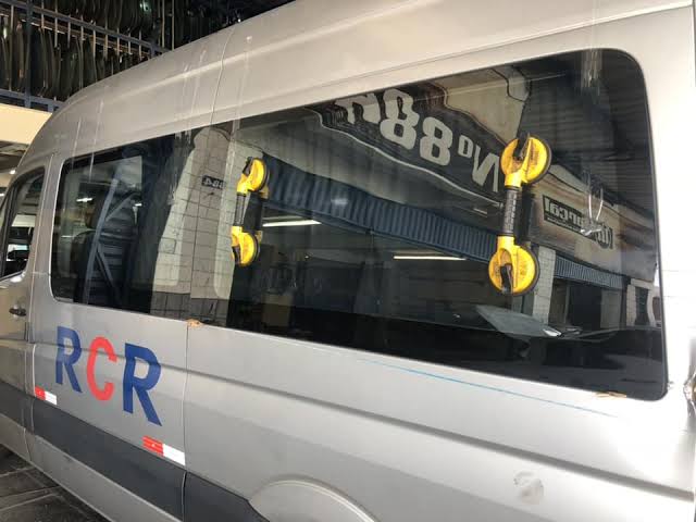 Normas para vidros de vans intermunicipais entram em vigor. Medida tem como objetivo garantir a segurança dos passageiros ao melhorar a visibilidade do motorista