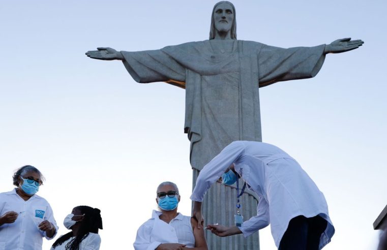 Rio dá início à vacinação contra a covid-19 aos pés do Cristo