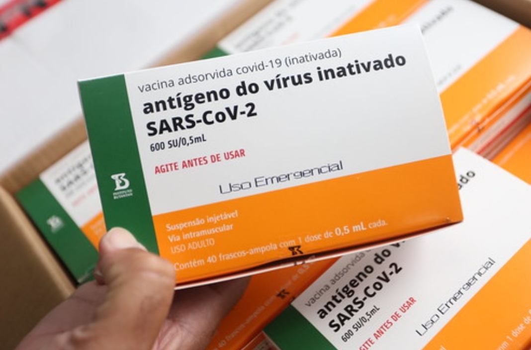 Petrópolis recebeu nova remessa de vacinas: 390 para 1ª dose e 3.450 para 2ª dose. O Município recebeu até agora imunizantes para 12 mil pessoas: 8.545 doses já foram aplicadas