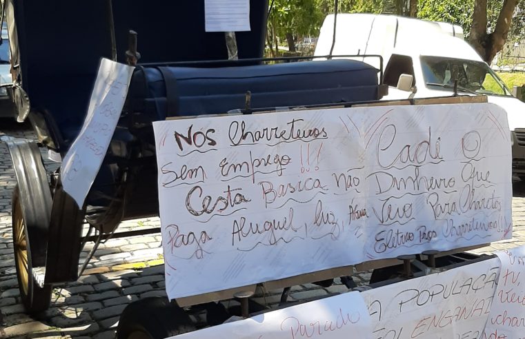 Ex-condutores das charretes fizeram uma manifestação  neste feriado de Carnaval