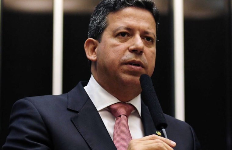 Na tarde desta sexta-feira, a Câmara dos deputados decide o futuro de Daniel Silveira. O parlamentar preso, precisa de pelo menos 257 votos a seu favor, para que seja solto