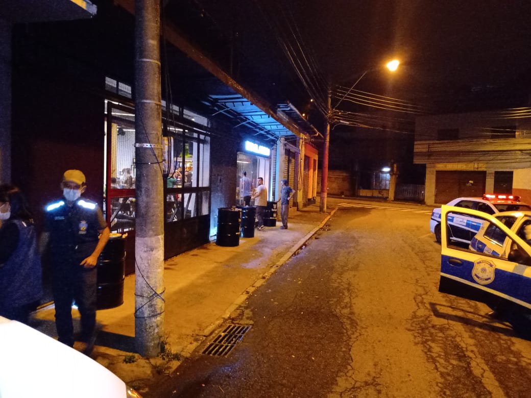 Dois estabelecimentos são intimados durante o Choque de Ordem por conta da música alta