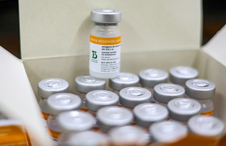 Na próxima terça-feira (02), a Secretaria de Saúde inicia a vacinação de profissionais de saúde com mais de 60 anos e com menos de 60 anos que tem comorbidades