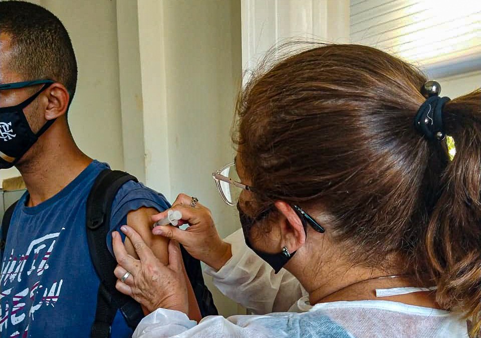 Petrópolis já vacinou 5.430 pessoas até esta quinta-feira. Na próxima semana começa a aplicação  da segunda dose do imunizante CoronaVac