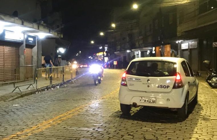 Em parceria com a prefeitura, Polícia Militar, intensificou as ações relativas à operação Choque de Ordem na noite desta sexta-feira