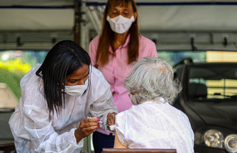 Prefeitura reforçou junto às equipes da Secretaria de Saúde os protocolos a serem seguidos na vacinação contra o coronavírus para garantir a transparência na aplicação das doses