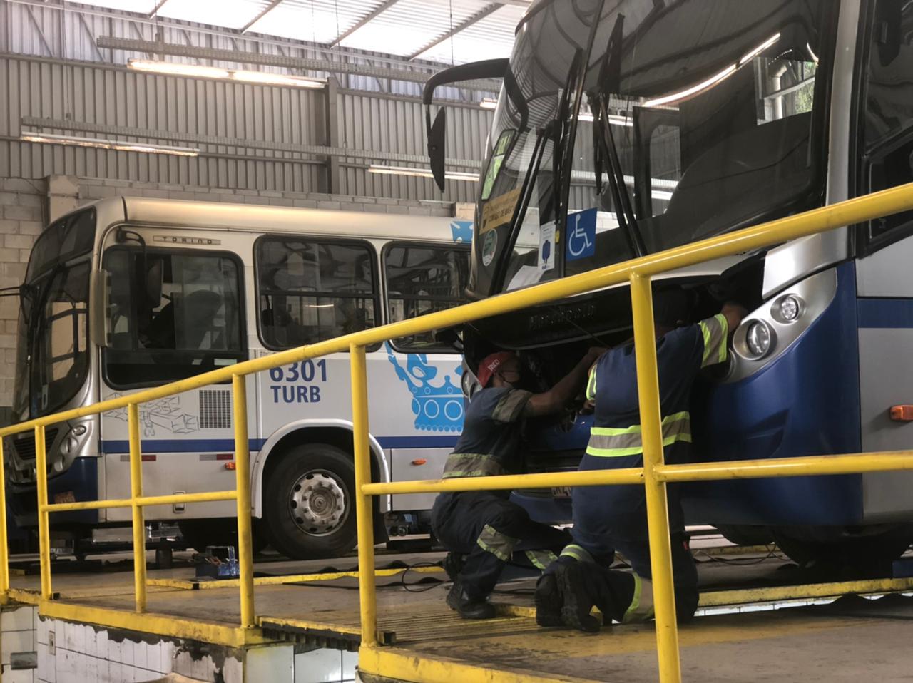 Em época de poucas ofertas de emprego, empresas de ônibus abriram vagas para o setor de manutenção