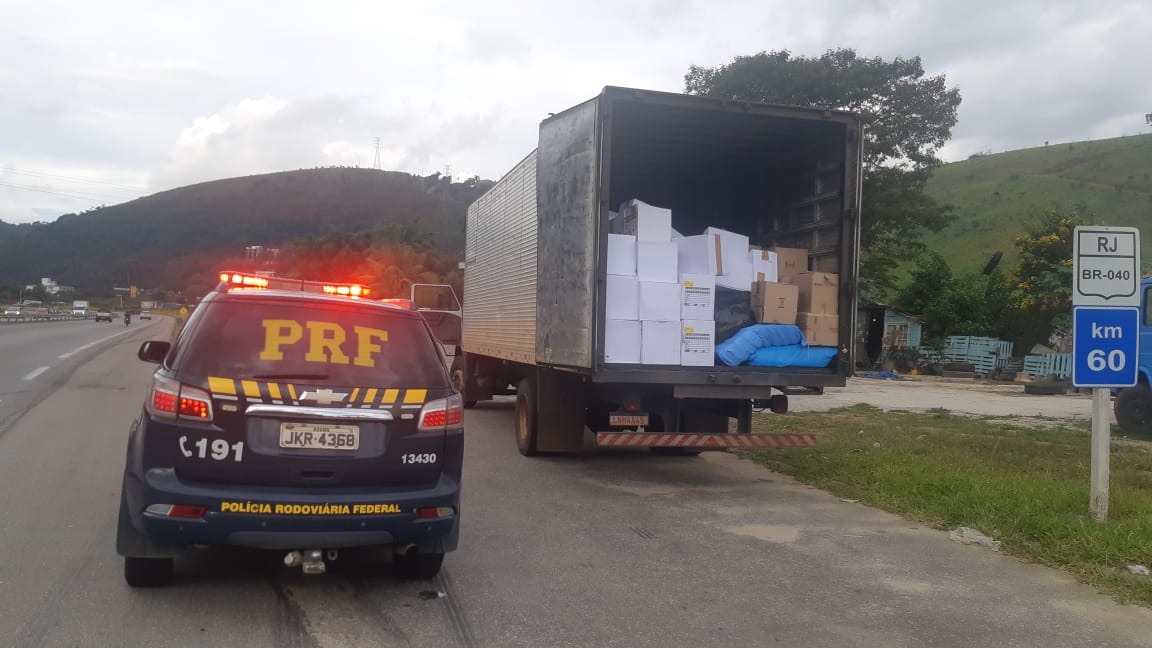 PRF apreende quase 16 mil produtos falsificados na Washington Luiz