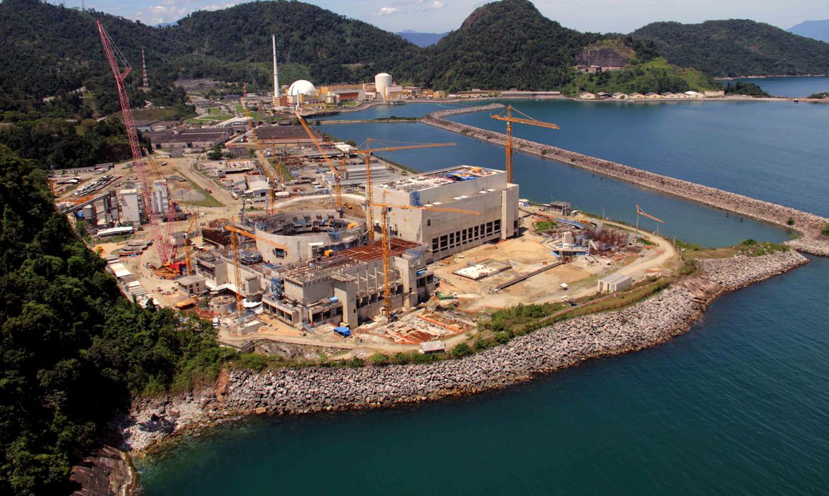 Eletronuclear lança edital para retomar obras de Angra 3
