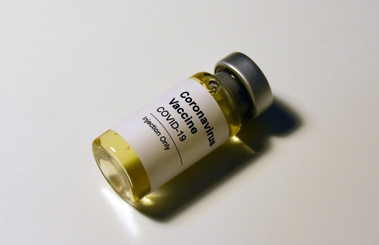 Brasil deve receber cerca de 14 milhões de doses da vacina AstraZeneca contra a Covid-19 neste mês