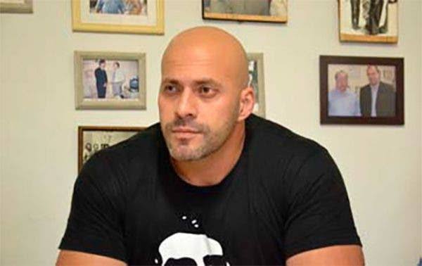 Deputado Daniel Silveira passa a madrugada preso, na sede da Polícia Federal, no RJ e continua detido. A prisão foi em Petrópolis, na noite desta terça-feira