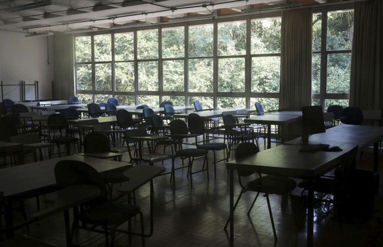 Prefeitura do Rio adia retorno às aulas de alunos acima de 8 anos