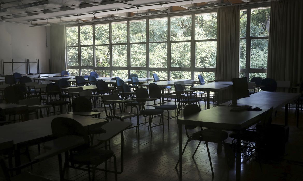 Prefeitura do Rio adia retorno às aulas de alunos acima de 8 anos