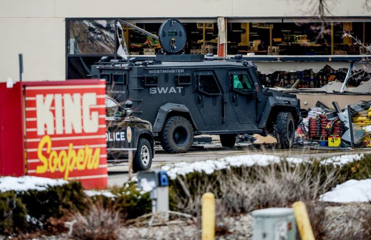 Ataque a tiros deixa dez mortos no Colorado; suspeito é detido