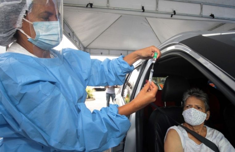 Nova iguaçu vai vacinar idosos de 73 e 72 anos e profissionais de saúde na próxima semana