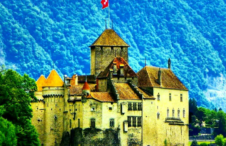 Conheça o magnífico Château de Chillon, o ponto turístico mais visitado da Suíça