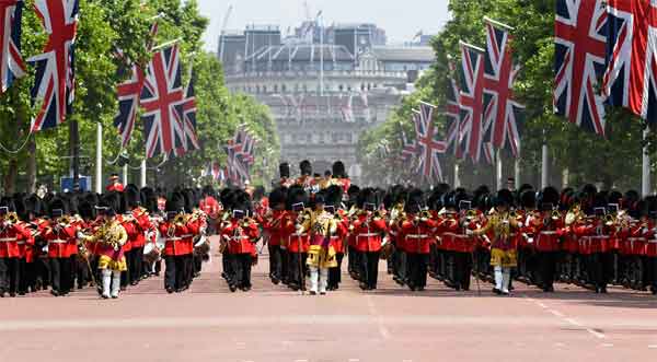 TROCA DE GUARDA NO PALÁCIO DE BUCKINGHAM: