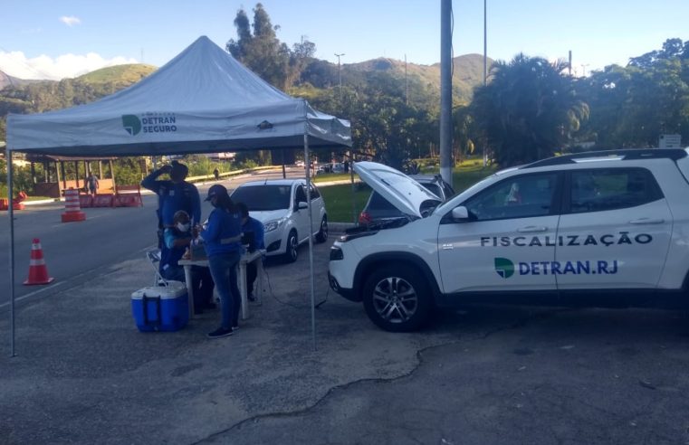 Na tarde desta quarta-feira, (3), equipes da 106ª DP, realizaram a Operação Itaipava Segura. A ação, recebeu quatro pontos com blitzes