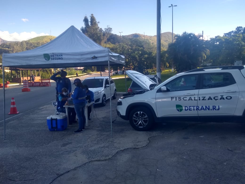 Na tarde desta quarta-feira, (3), equipes da 106ª DP, realizaram a Operação Itaipava Segura. A ação, recebeu quatro pontos com blitzes