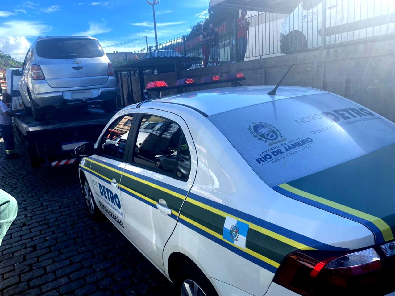 Companhia Petropolitana de Trânsito e Transporte – CPTrans e o Departamento de Transportes Rodoviários do Rio de Janeiro – Detro, realizaram, nesta quinta-feira (4), uma operação conjunta para inibir a circulação de veículos irregulares em Petrópolis