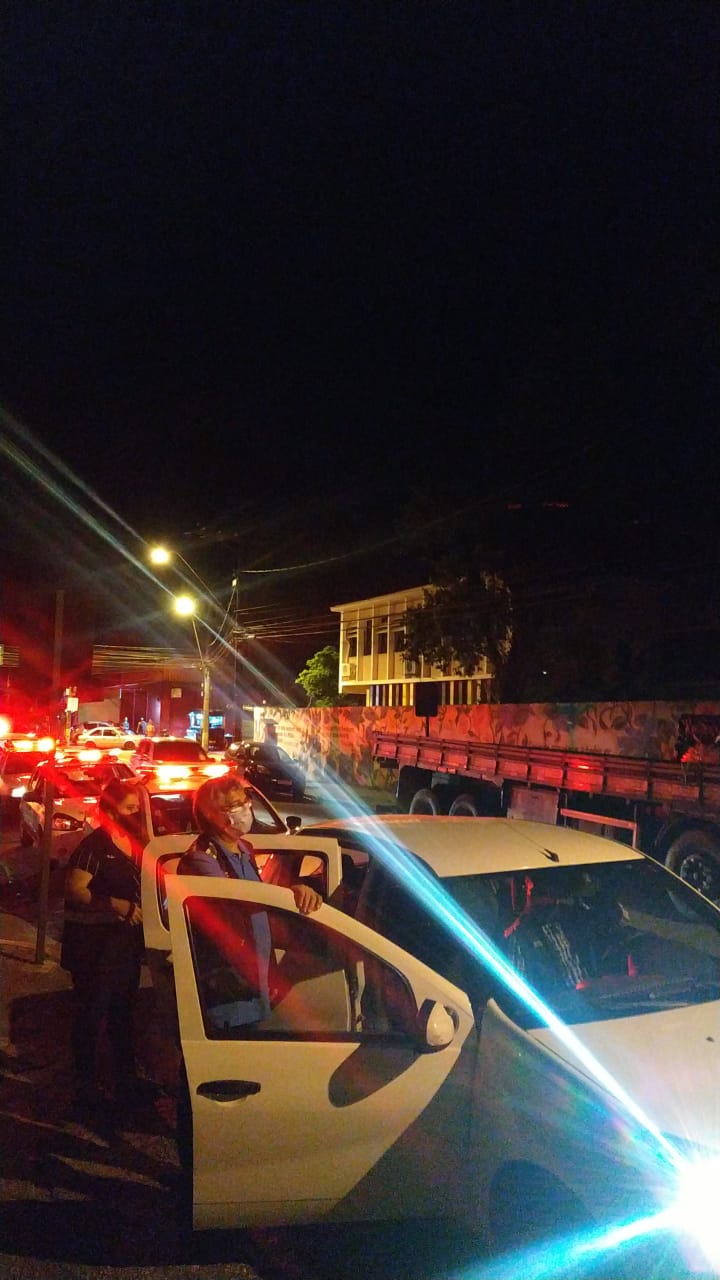 Operação Choque de Ordem, em Petrópolis, iniciou às 22h desta sexta-feira (5) e seguiu até uma da manhã deste sábado (6)