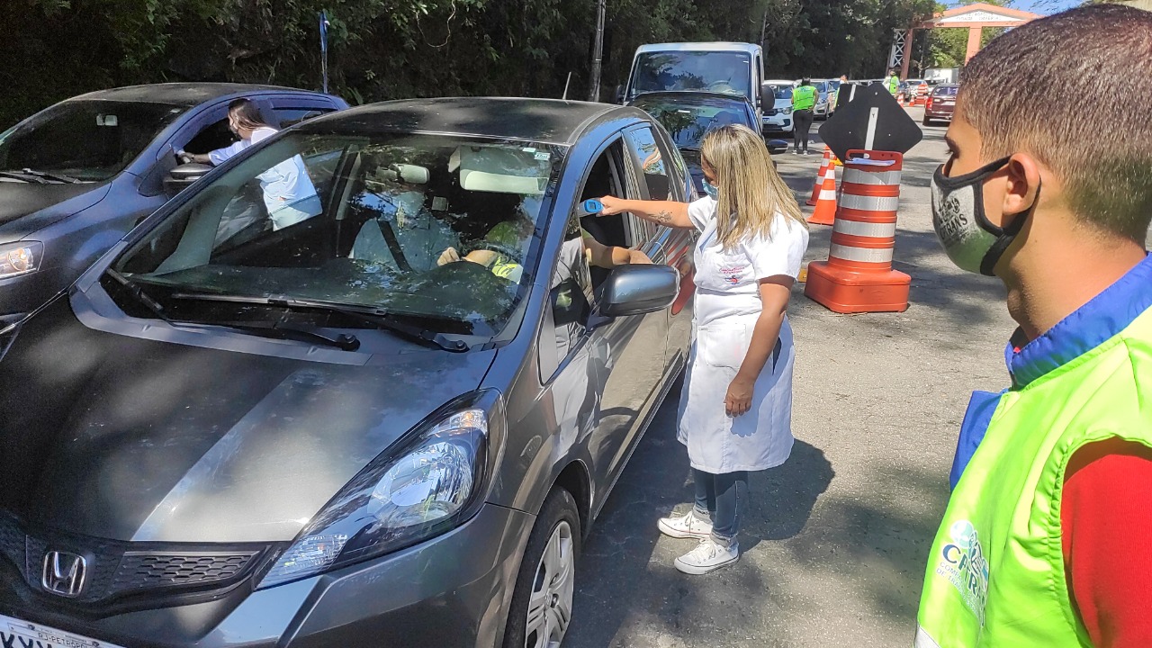 Mais de 100 veículos já foram impedidos de entrar em Petrópolis