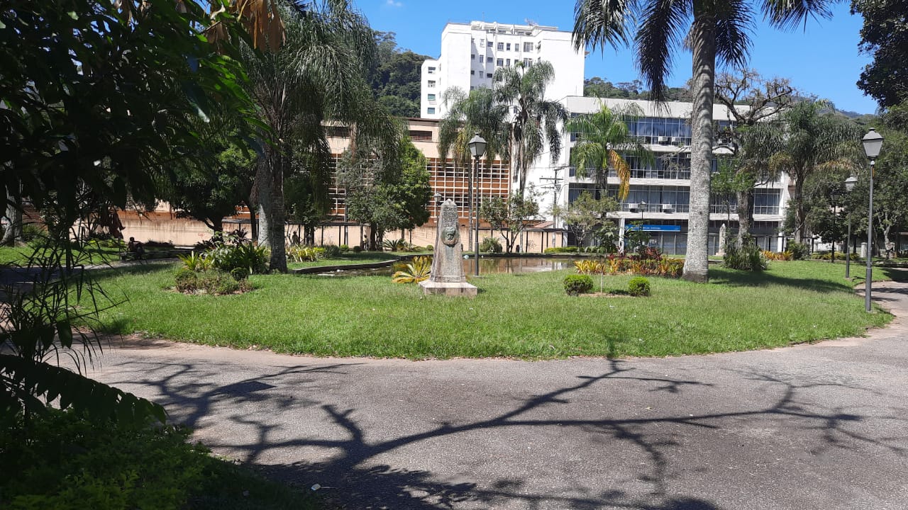 Fiscalização da Prefeitura interdita bar na noite de domingo