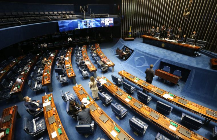Senado aprova PEC Emergencial, que possibilita volta do auxílio emergencial e cria gatilhos para ajuste das contas