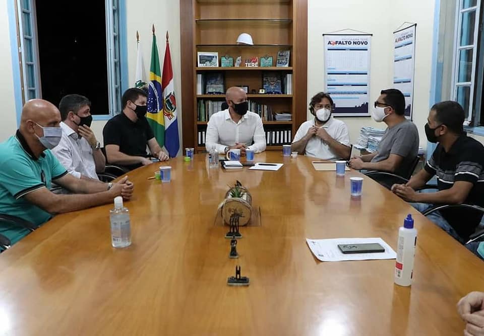 Prefeito interino Hingo Hammes participa de reunião com prefeitos de Teresópolis e Nova Friburgo