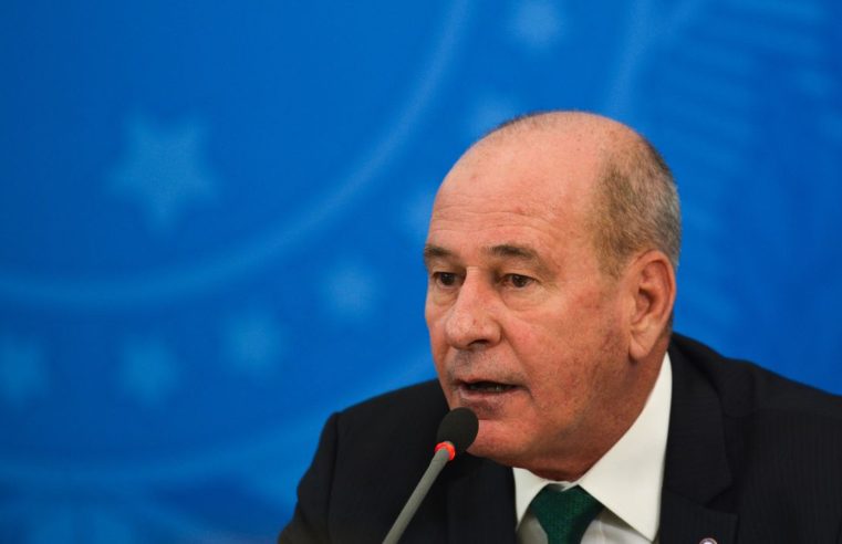 Fernando Azevedo e Silva anuncia que vai deixar o Ministério da Defesa