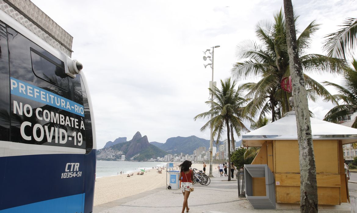 Covid-19: prefeitura do Rio proíbe permanência nas praias