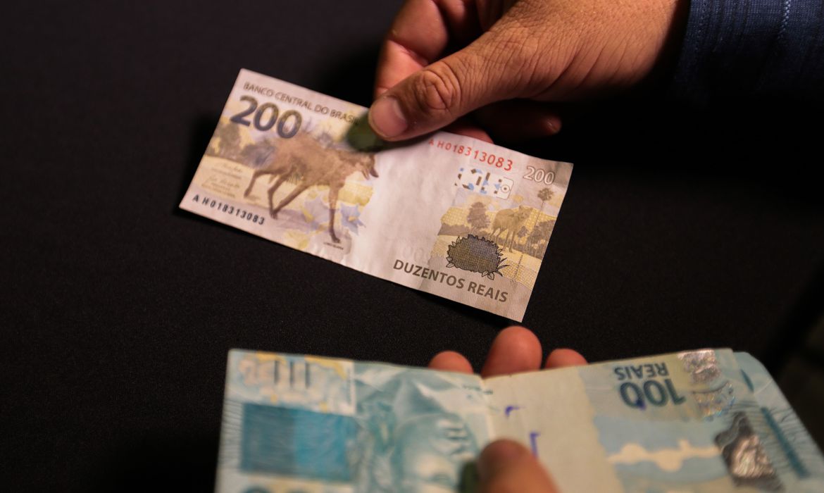 Déficit primário em fevereiro cai em relação ao do ano passado