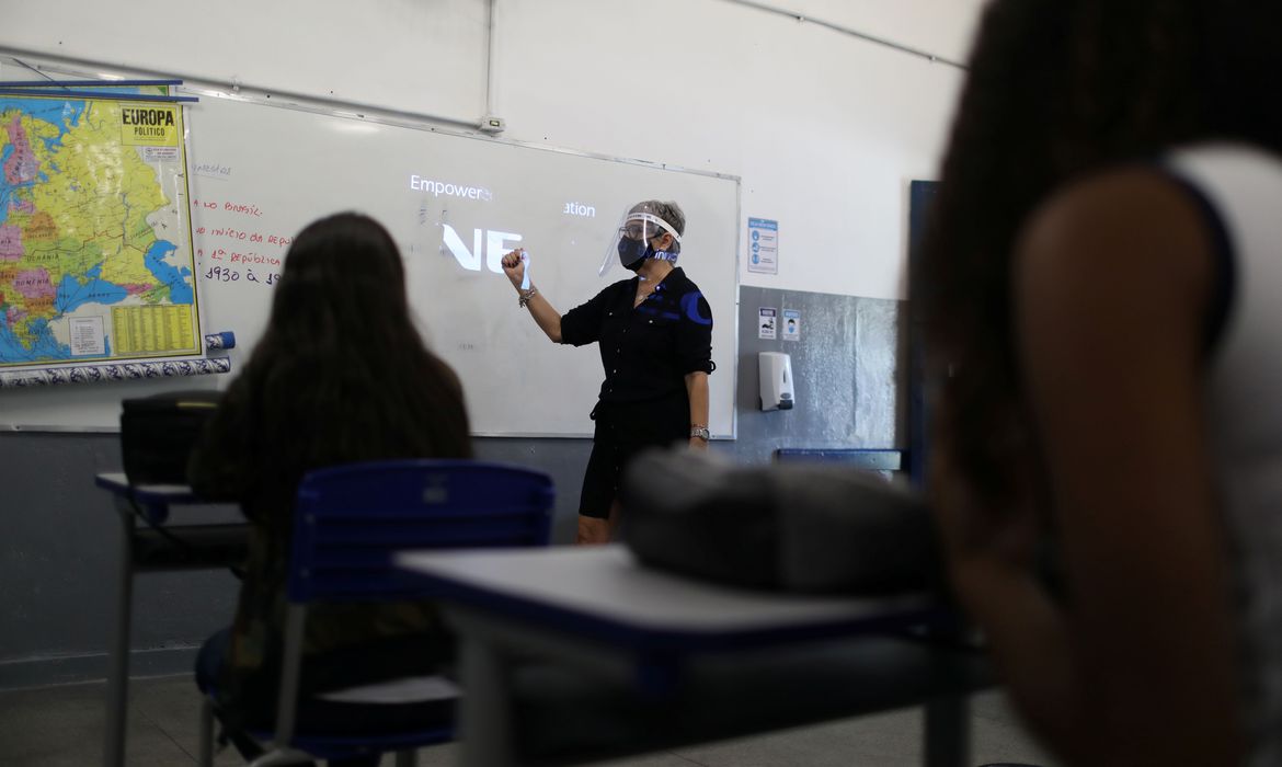 Escolas municipais reiniciam hoje aulas em São Paulo