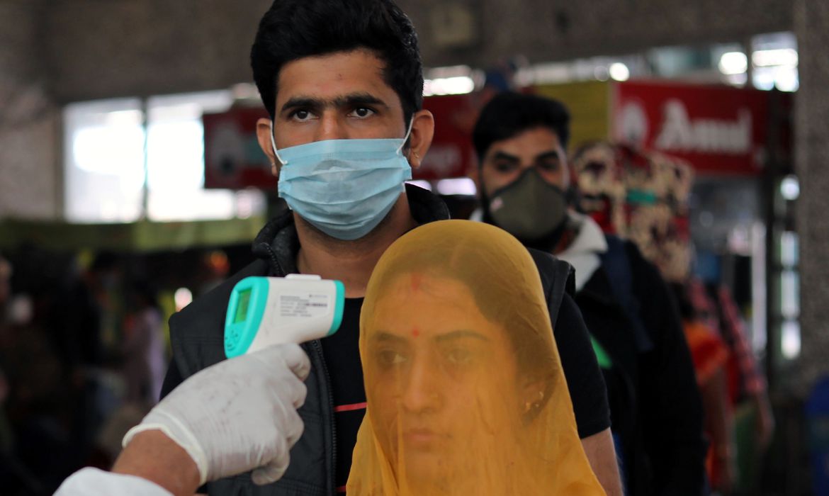 Índia reforça restrições contra covid-19 em Mumbai