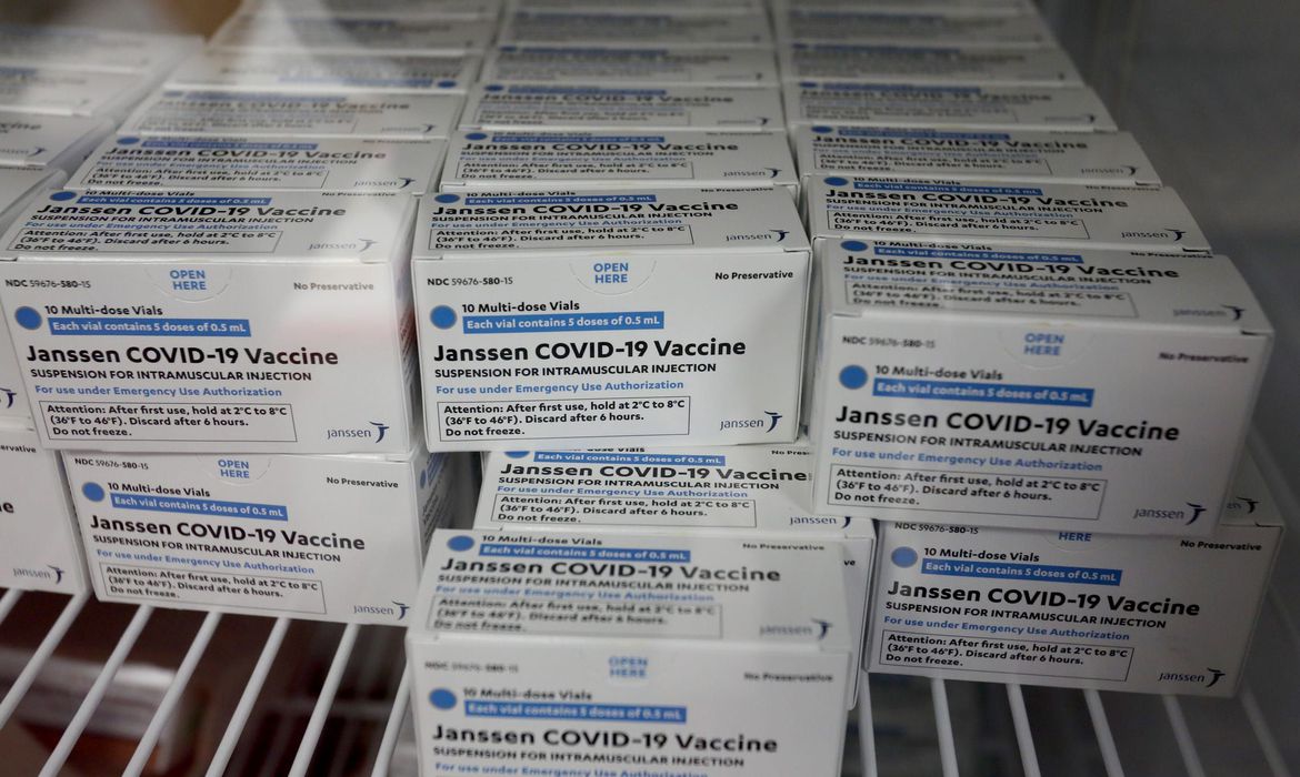 Painel dos EUA quer mais dados antes de decidir sobre vacina da J&J
