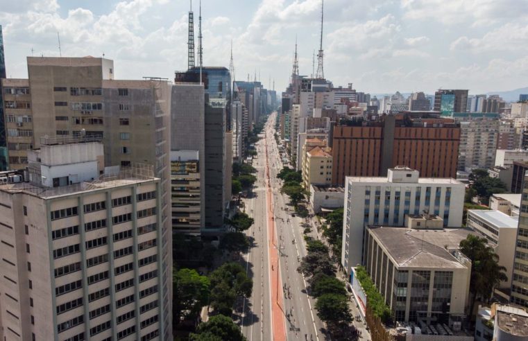 Prefeitura de SP suspende sepultamentos à noite
