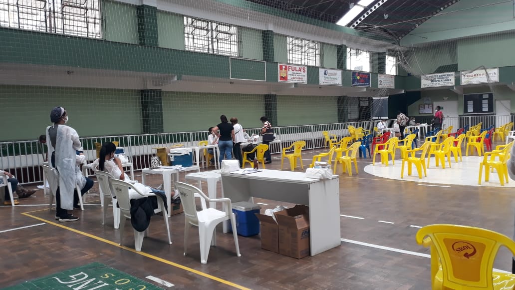 Vacinação contra covid-19 para idosos com mais de 70 anos continua hoje