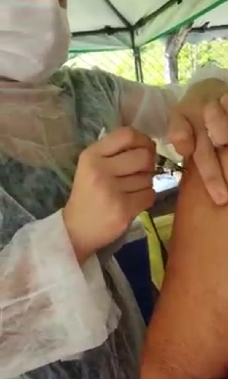 A campanha de vacinação contra a Covid-19 prossegue nesta semana em Nova Iguaçu