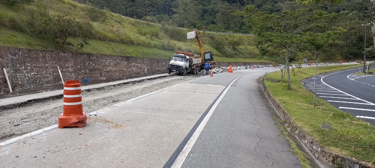 Trechos da serra estão em meia pista