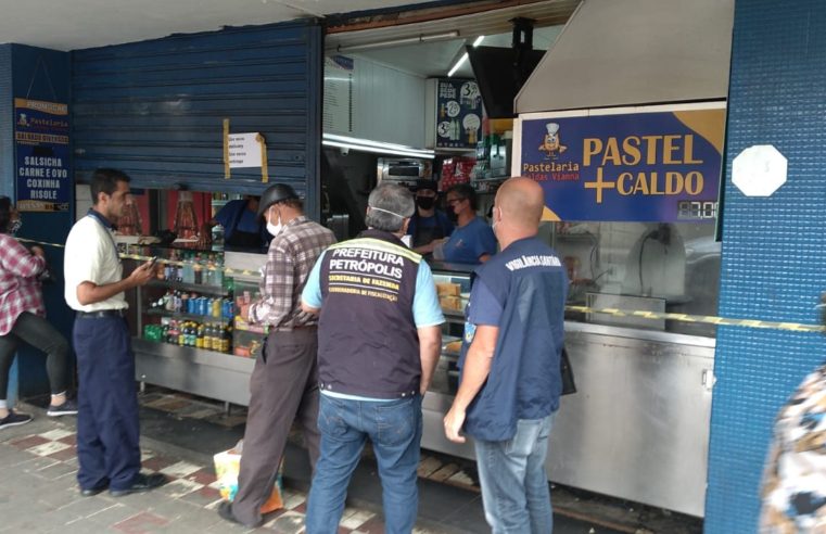 Fiscalização multa dois e notifica outros sete estabelecimentos