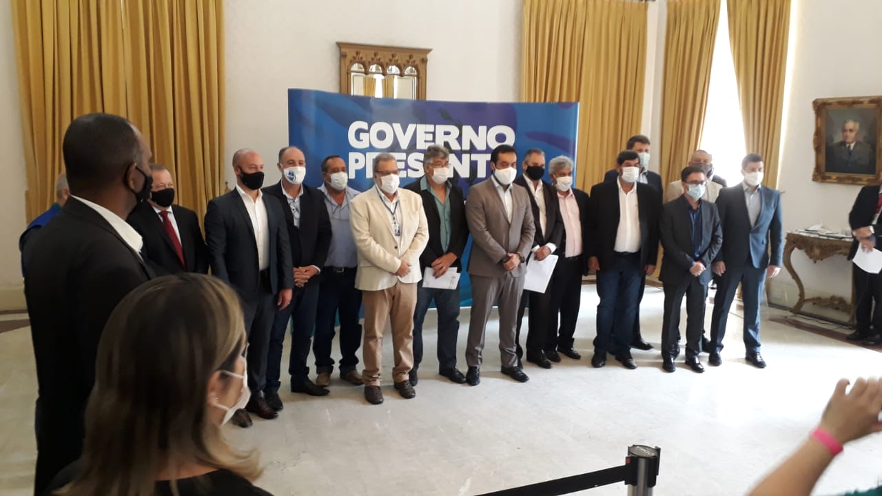 Prefeito interino assina convênio com o DER-RJ que possibilita investimentos em infraestrutura viária