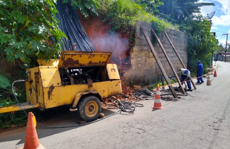 Aviso de interdição de rua na Estrada da Saudade