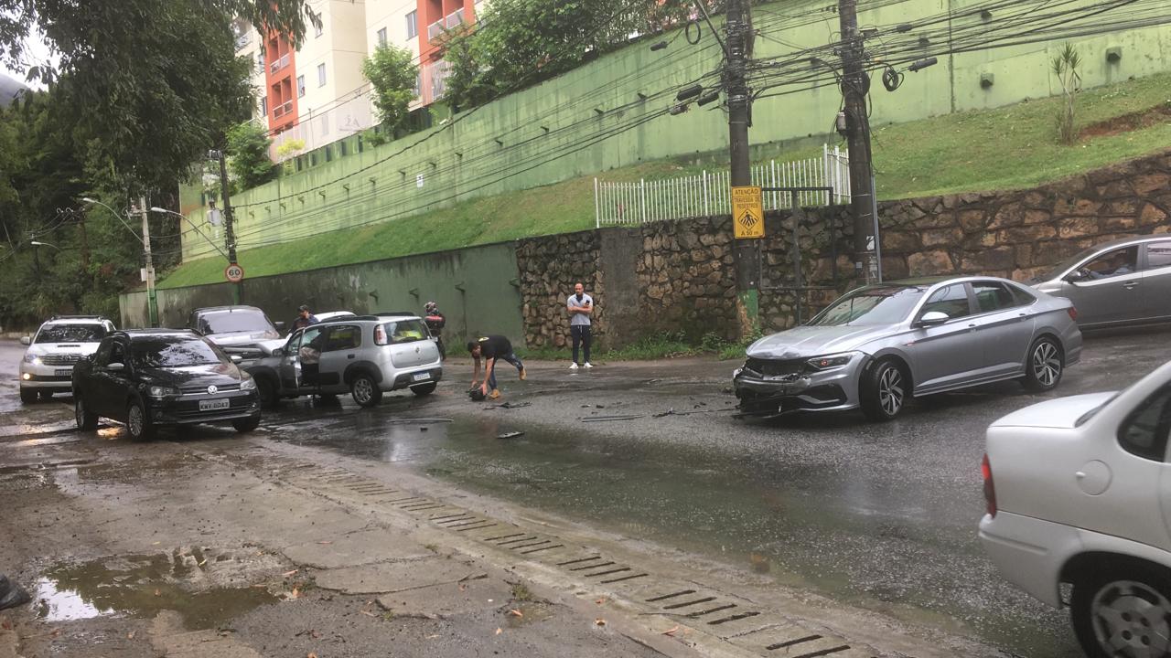 Acidente em Corrêas causa congestionamento