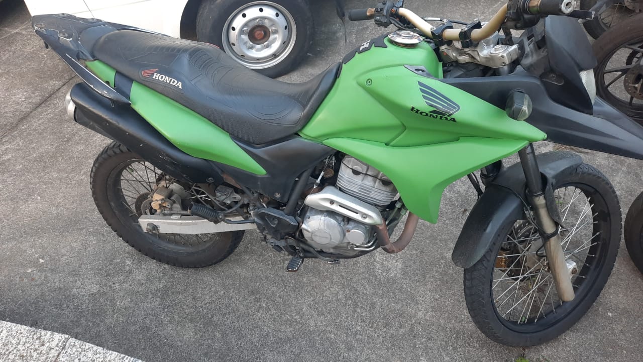 Homem é preso após comprar moto roubada