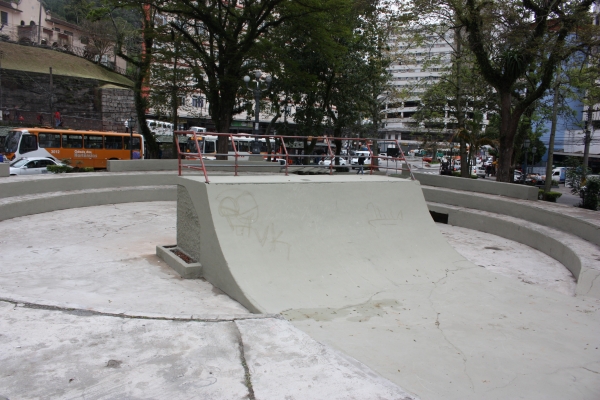 Centro Pop auxilia pessoas em situação de rua na Praça do Skate