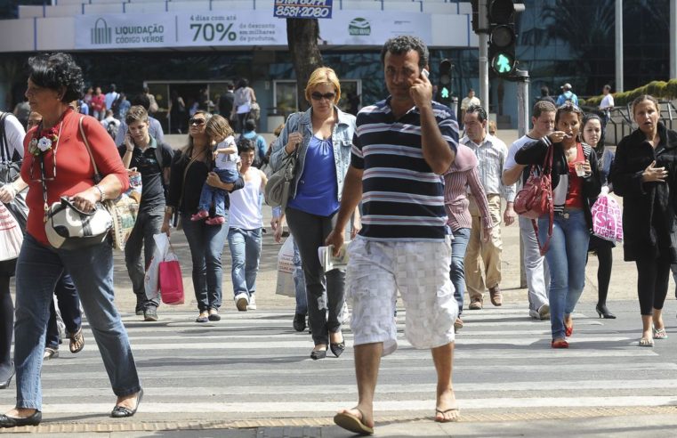 IBGE estima que desempregados no Brasil são 14,4 milhões