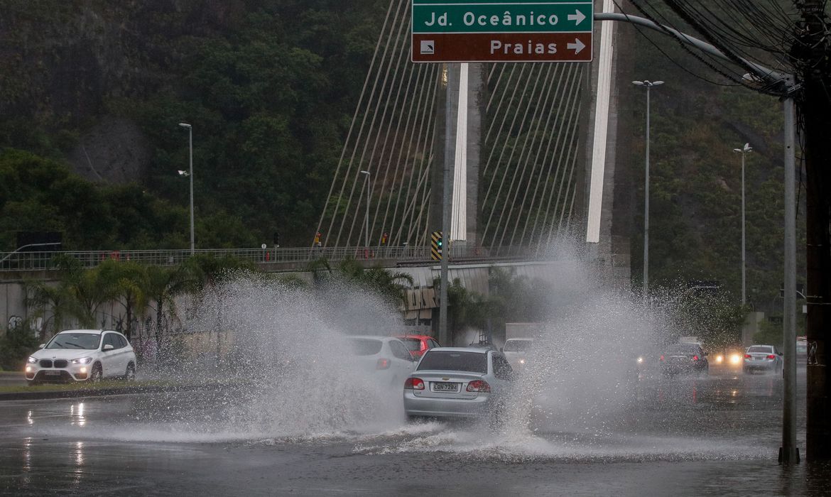 Chuva forte interdita casas na zona sul do Rio de Janeiro