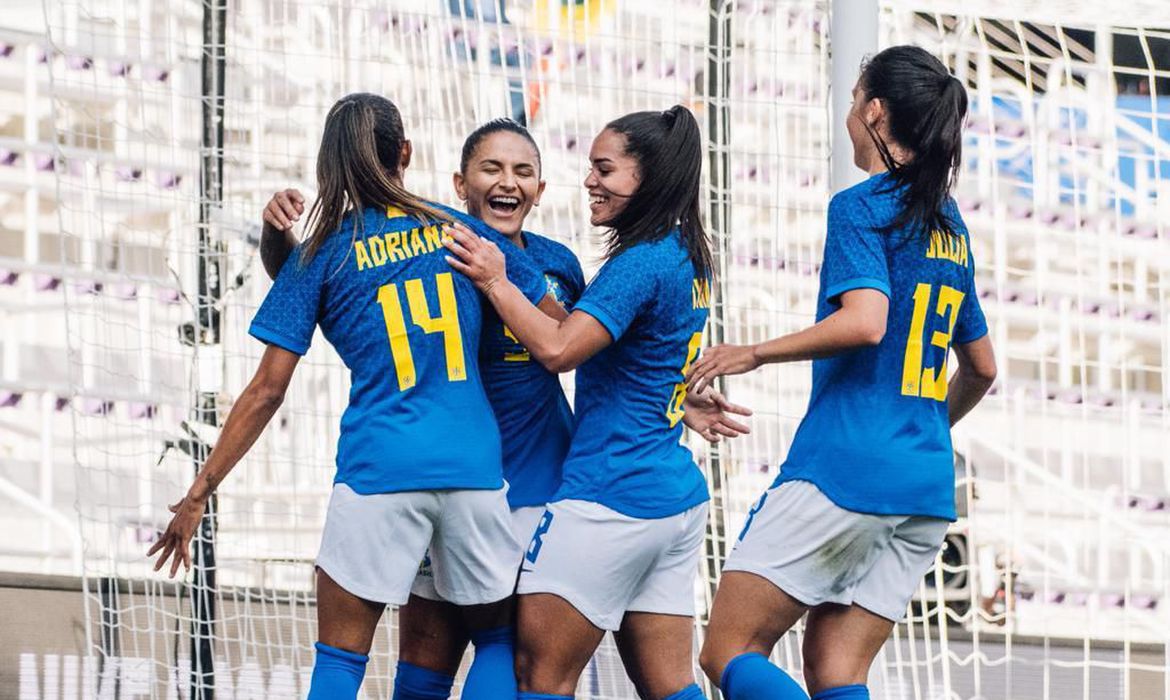 Seleção feminina sobe para sétimo no ranking da Fifa e passa Austrália